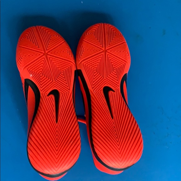New Nike Phantom Bright Red Indoor Soccer Shoes 5 - Picture 5 of 6